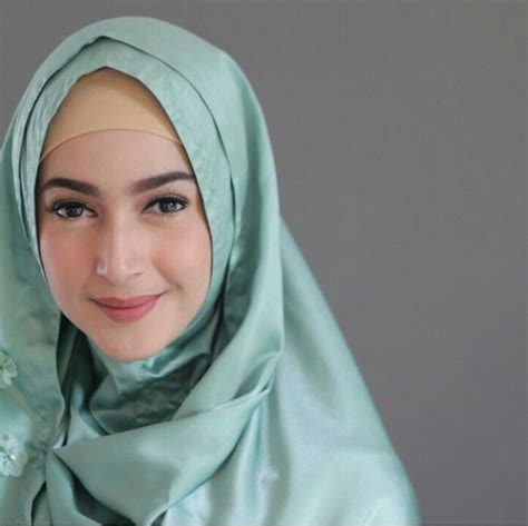 Bikin Hati Adem Pesona Nabila Syakieb Dalam Balutan Hijab