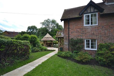 Explore new cottages for rent as well! 1 Rose Cottage | Brook | New Forest Cottages