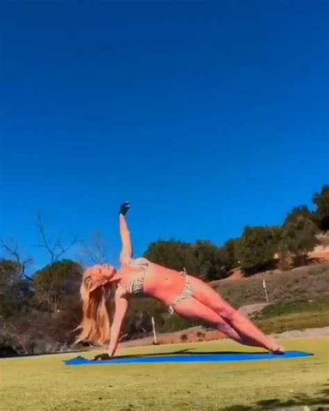 Britney Spears In Bikini Doing Yoga Instagram Video Hawtcelebs