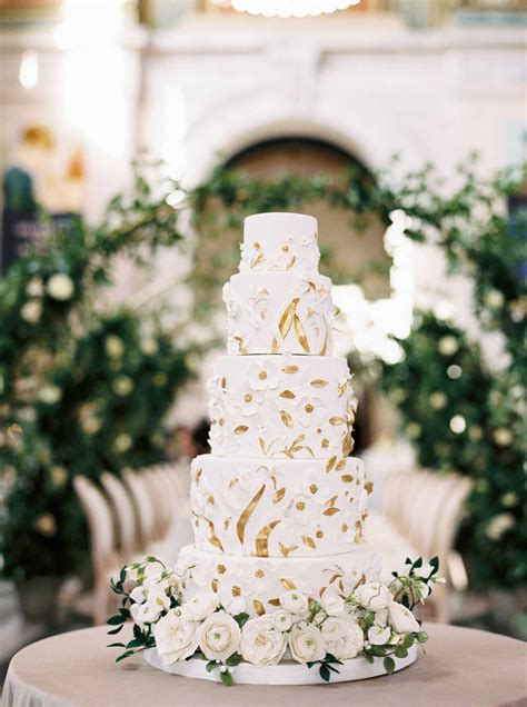 25 Gold Wedding Cakes With Gorgeous Details