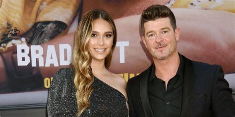 Robin Thicke s Fiancée April Love Geary Goes Nude In Baby Bump Photo