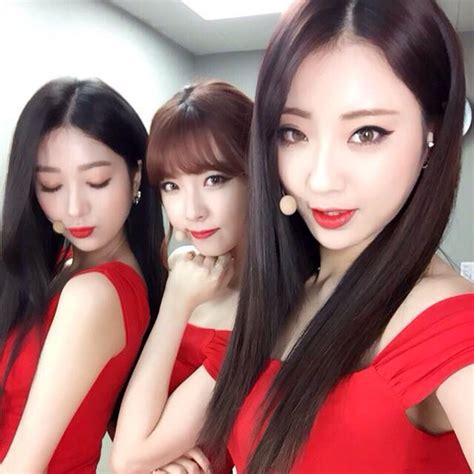 Nine Muses Former Maknae Line Minha Hyemi And Kyungri Kpop Girl Groups Kpop Girls Nine Muses