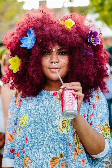 15 Times Naturalistas Looked Drop Dead Gorgeous With Flowers In Their
