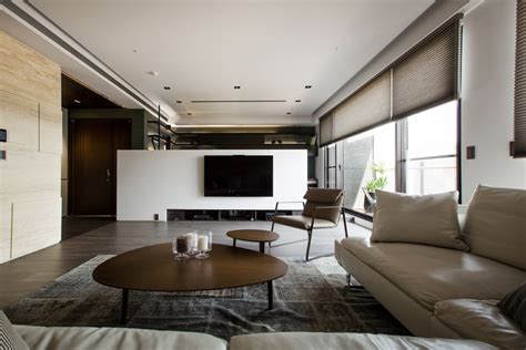 Découvrez les principales caractéristiques d'un intérieur de maison moderne et les tendances déco qui marqueront le 2021. Asian Interior Design Trends in Two Modern Homes [With ...