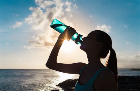 5 Razones Por Las Que Debes Cuidar Tu Hidratación En Verano Calvo