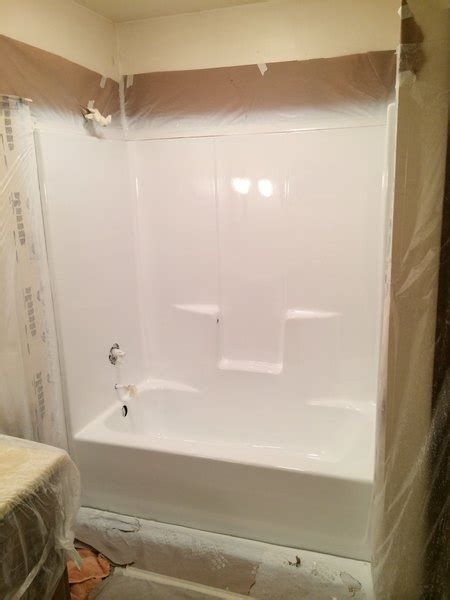 Bathtub refinishing is no doubt the easiest way to solve the problem of a dirty, chipped and cracked bathtub. Can a fiberglass tub be resurfaced? - Total Bathtub ...