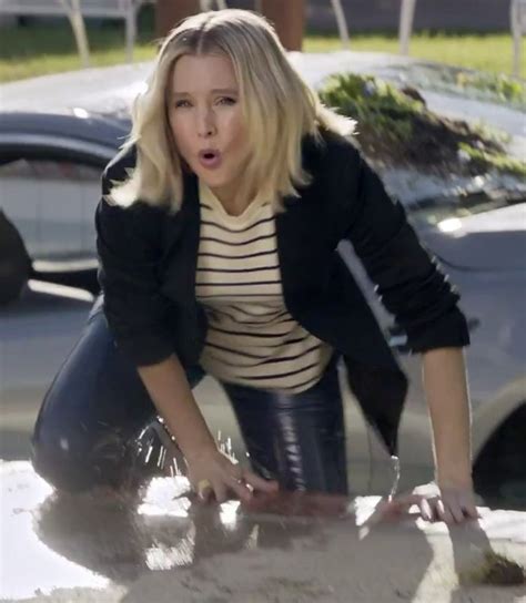 Soaking Stars On Twitter Kristen Bell Somehow Manages To Park Her Car