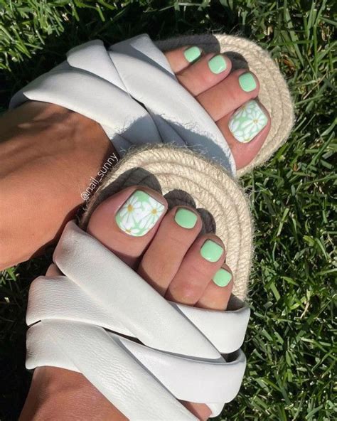 Daisy And Mint Pedicure Most Of Us Have More Attention To Our