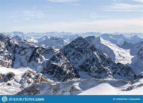 De Majestueuze Berg Van Alpen Mooie De Wintermening Van