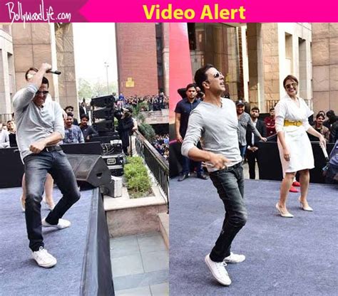 Akshay Kumar Dances On Chura Ke Dil Mera And The Crowd Goes Wild