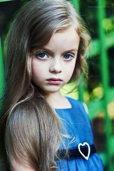 俄罗斯小童模米兰·库尔尼科娃 Milana Kurnikova 现实中比照片上漂亮可爱，以前看了照片兴趣不大，但是看了她上年代秀后就觉得太可爱了，简直就是一个活的洋娃娃。