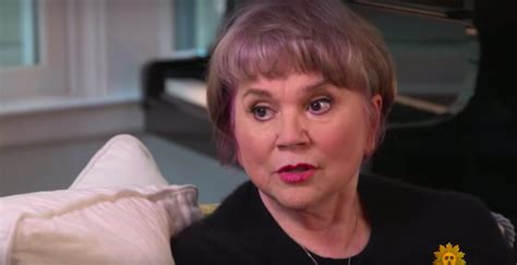Linda Ronstadt Talks About Losing Her Singing Voice Due To Parkinsons
