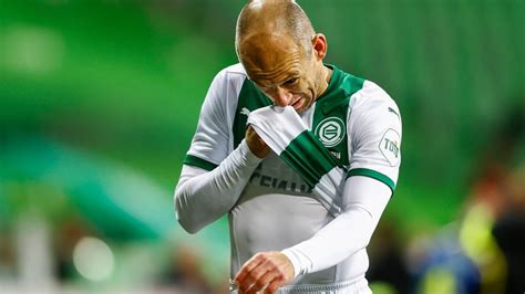 Tot groot ongenoegen van de kijkers én rob goossens! Robben ontbreekt ook tegen VVV bij FC Groningen | RTL Nieuws