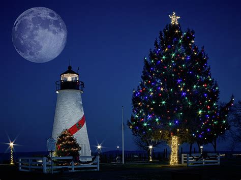 Christmas At The Lighthouse Photograph By Teresa Mann Fine Art America