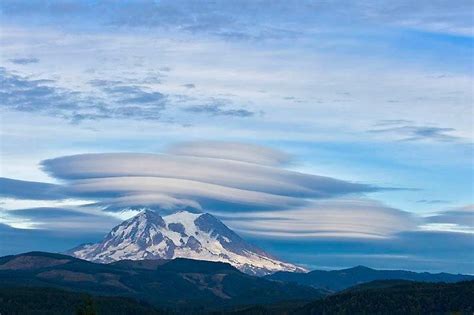Photos Incredible Lenticular Cloud Show Around Mt Rainier Komo