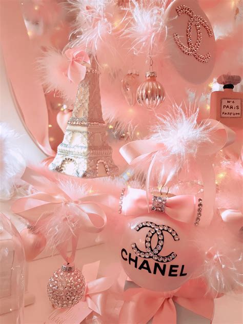 Hot rod by linda dolack on we heart it. CHANEL CHRISTMAS | Pink wallpaper iphone, Rose gold ...