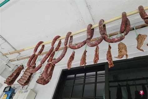 Resident Hangs Pork Meat And Organs Outside Hdb Unit Repeatedly Goody Feed