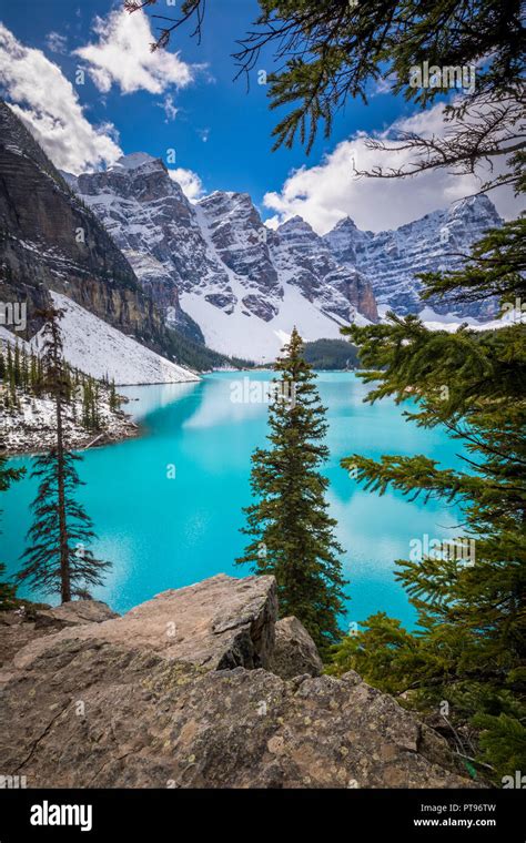 Le Lac Moraine Est Un Lac Dorigine Glaciaire Dans Le Parc National De