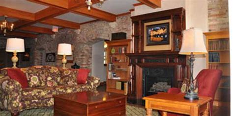 The hotel is within walking distance to many area restaurants. Ennis Inn & Irish Fare Pub | Travel Wisconsin