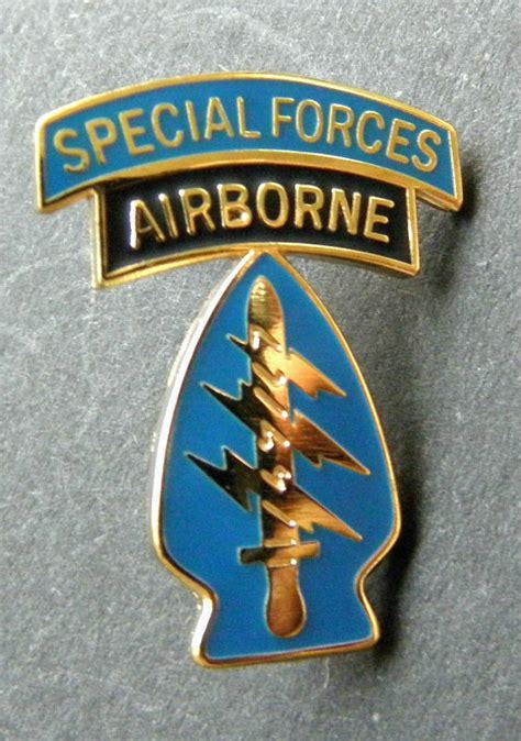 Collectibles 1st Special Forces Airborne Medical Crest Military