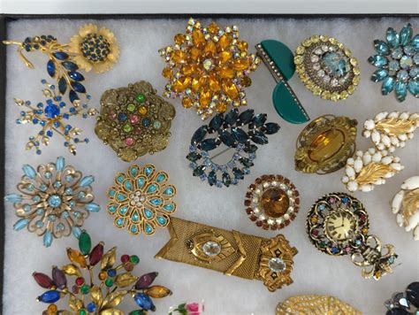 Lot Vintage Pins And Accessories