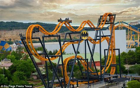 Six Flags Batman Ride Freezes Leaving Passengers Stuck For 45 Mins