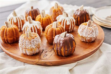 These Sweet Little Pumpkin Cakes Are The Ultimate Fall Dessert
