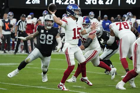 Raiders Rout Giants Former Syracuse Qb Tommy Devito Tosses Td 2 Ints