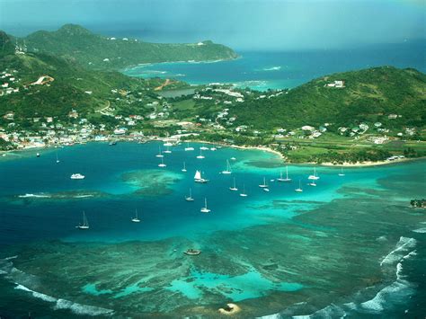 The island of saint vincent lies about 20 miles southwest of saint lucia. Saint Vincent si Grenadine ,insulele negre din Marea ...