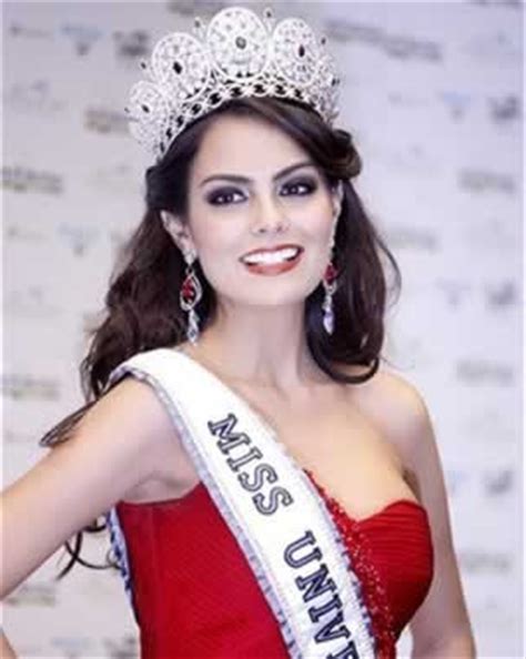Es un proceso dificil, complicado pero todo pasa por algo en esta vida. Jambu Bol Cemet: Miss Universe - Ximena Navarrete (Mexico)