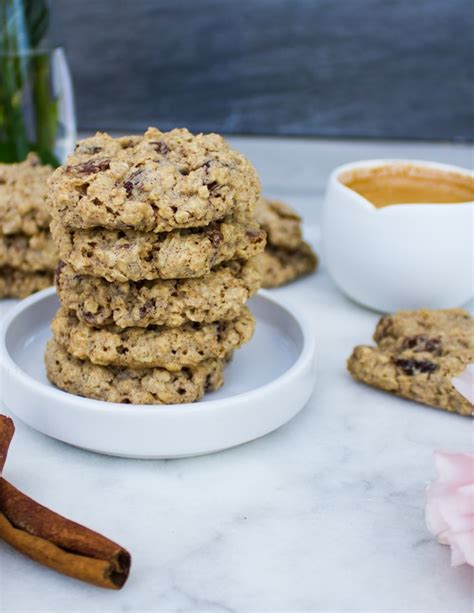 Measure oatmeal into 1 quart mixing bowl, stir in melted butter, mixing well. Dietetic Oatmeal Cookies / Easy Honey Tahini Oatmeal ...