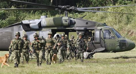 En el catatumbo ocurren incidentes que involucran a tropas de la fuerza de tarea vulcano del ejército que actúan abierta y encubiertamente, que además usa bandas en sus operaciones, situación que también provoca choques entre las. A prisión 11 imputados por tráfico de armas en el Ejército ...