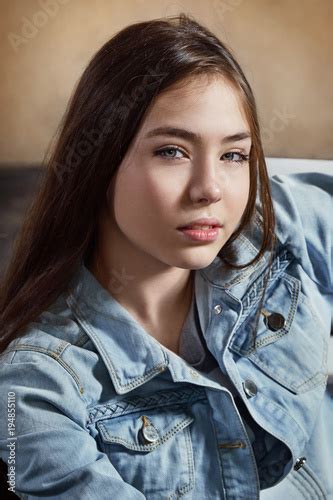 Closeup Portrait Teenager Girl Young Beautiful Expressive Brunette