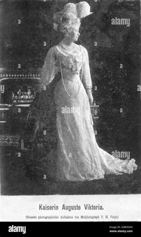 the portrait shows empress augusta victoria in 1906 taken by court photographer t h voigt