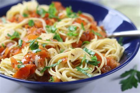It is best to start boiling the pasta right before the garlic goes into the tomato. 10 Best Angel Hair Vegan Pasta Recipes