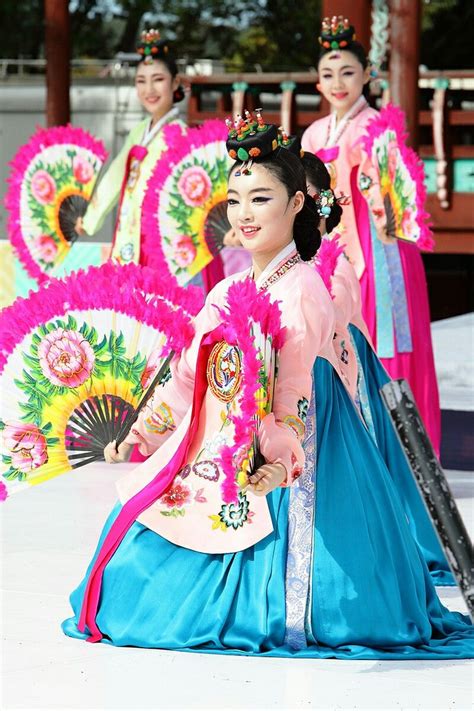 Pin By Yono Hong On Korean Traditional Dance Korean Traditional Dress