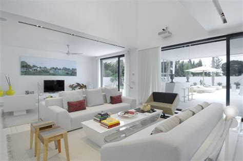 3 Amazing White Lounge Interior Design Ideas