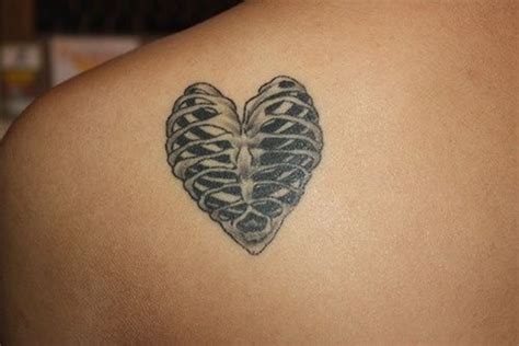 In general, the designs of this tattoo are common for tattooist. 35 Cute and Small Heart Tattoo Designs - Hobby Lesson