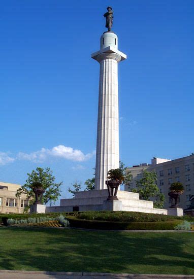 Robert E Lee Statue At Lees Circle And St Charles Ave New Orleans