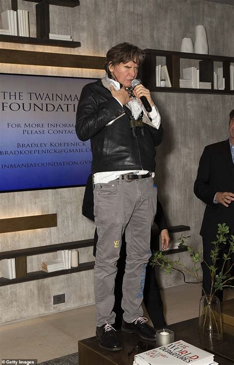 val kilmer takes center stage in rare public appearance at his twainmania fundraiser in la