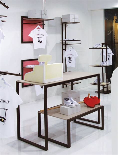 Agencement d'un magasin de prêt à porter. Agencement de magasin de prêt-à-porter : le système EDJO ...