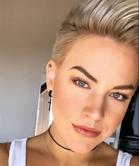 58 Hottest Shaved Side Short Pixie Haircuts Ideas For Woman In 2019 Short Pixie Haircuts