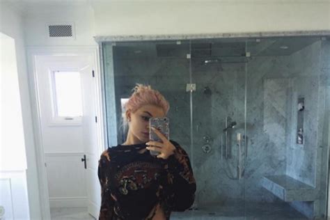 Kylie Jenner Flaunts Her Famous Kardashian Curves With Extremely Sexy