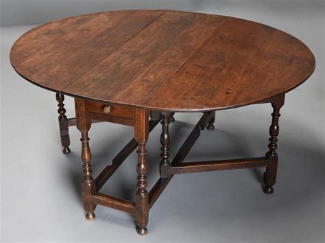 Late 17th Century Oak Gateleg Table Of Good Versatile Size With Fine