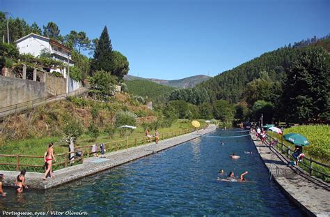 Esta praia está inserida numa zona com uma grande beleza natural, tem uma piscina feita pelo homem, mas que liga muito bem com o seu rio, o nabão. Praia Fluvial do Agroal - Portugal | Vitor Oliveira | Flickr