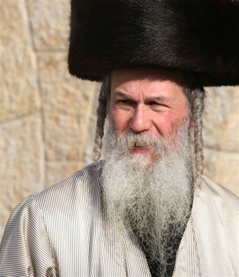 Rabbi Shlomo Pappenheim Says Traditional Shtreimel Fur Hats Desecrate
