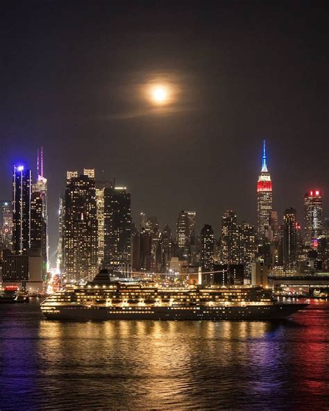 Maximusupinnyc On Instagram The Hudson River Illuminated On The Night