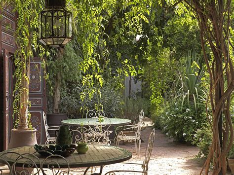 Garden Design For Small Courtyard 10 Small Courtyard Garden Ideas