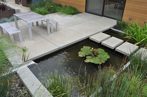 12 Beautiful Minimalist Fish Pond Design Ideas For The Coolness Of