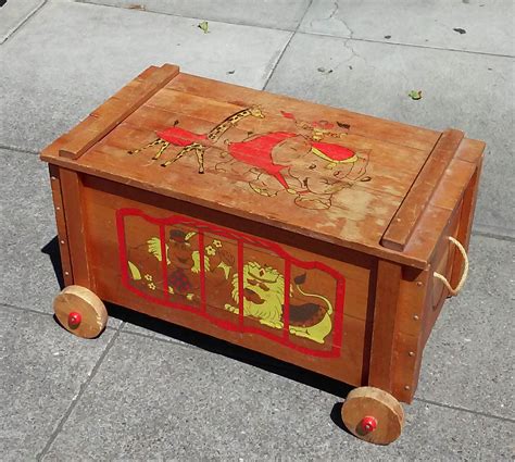 Uhuru Furniture And Collectibles Sold Rolling Vintage Toy Chest 60